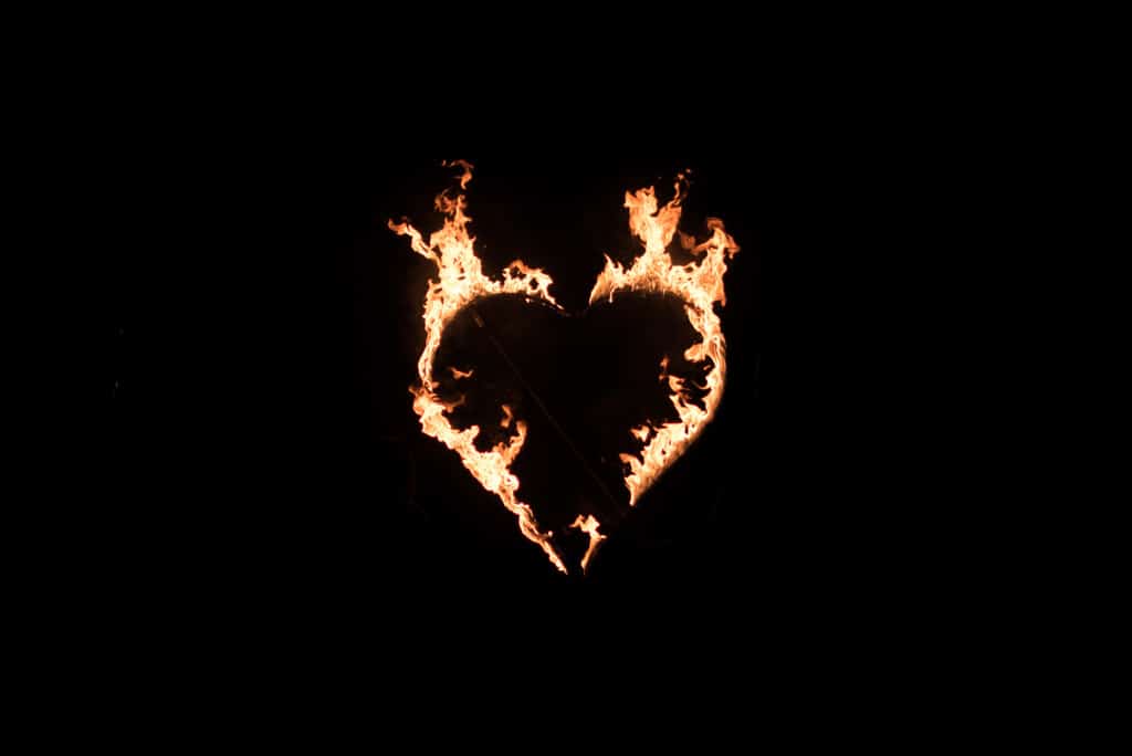 Sfeervol vuurhart spreekt tot de verbeelding